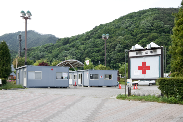 日本赤十字の仮設診療所写真